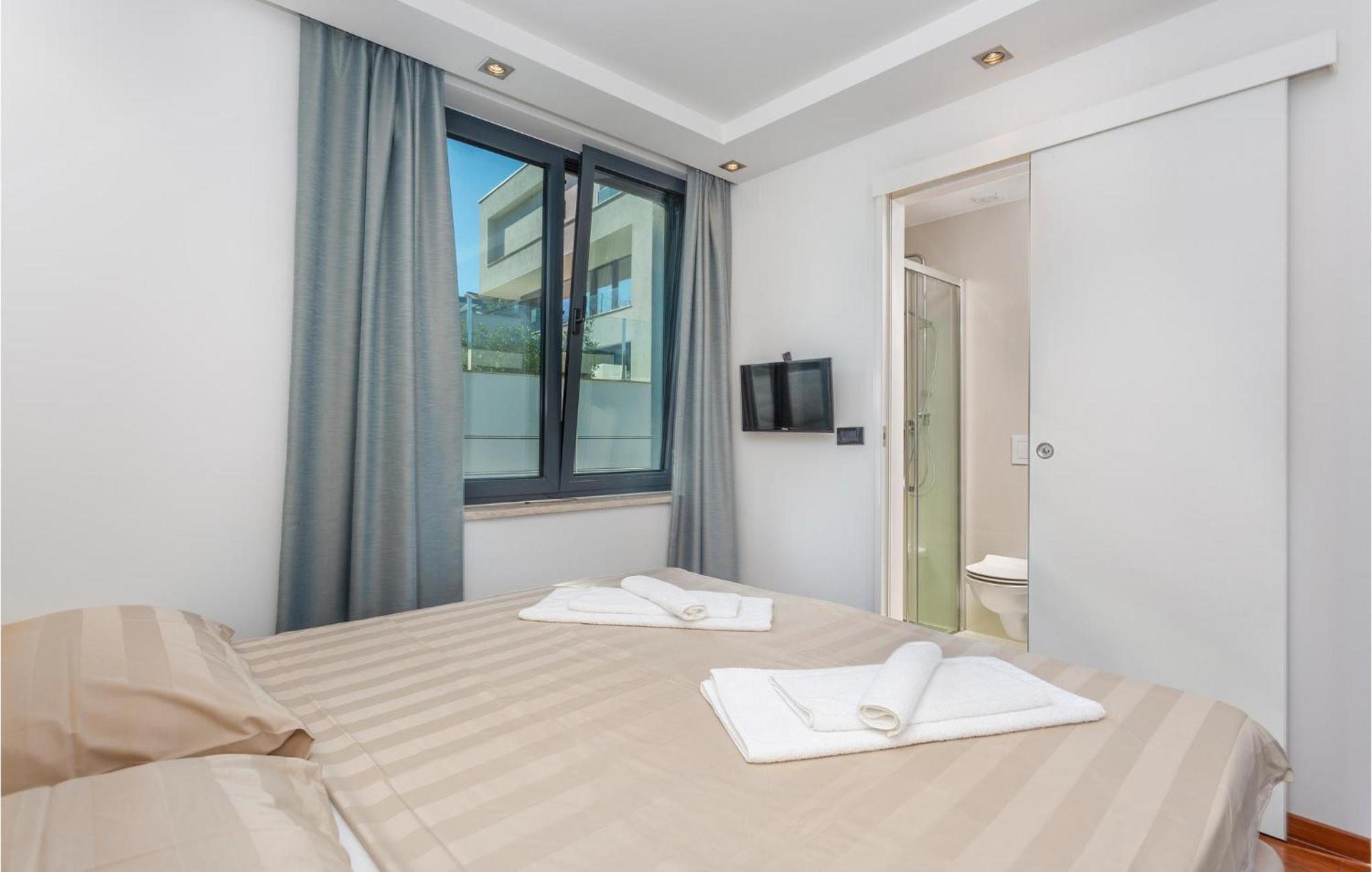 Stunning Apartment In Malinska With Kitchen Esterno foto