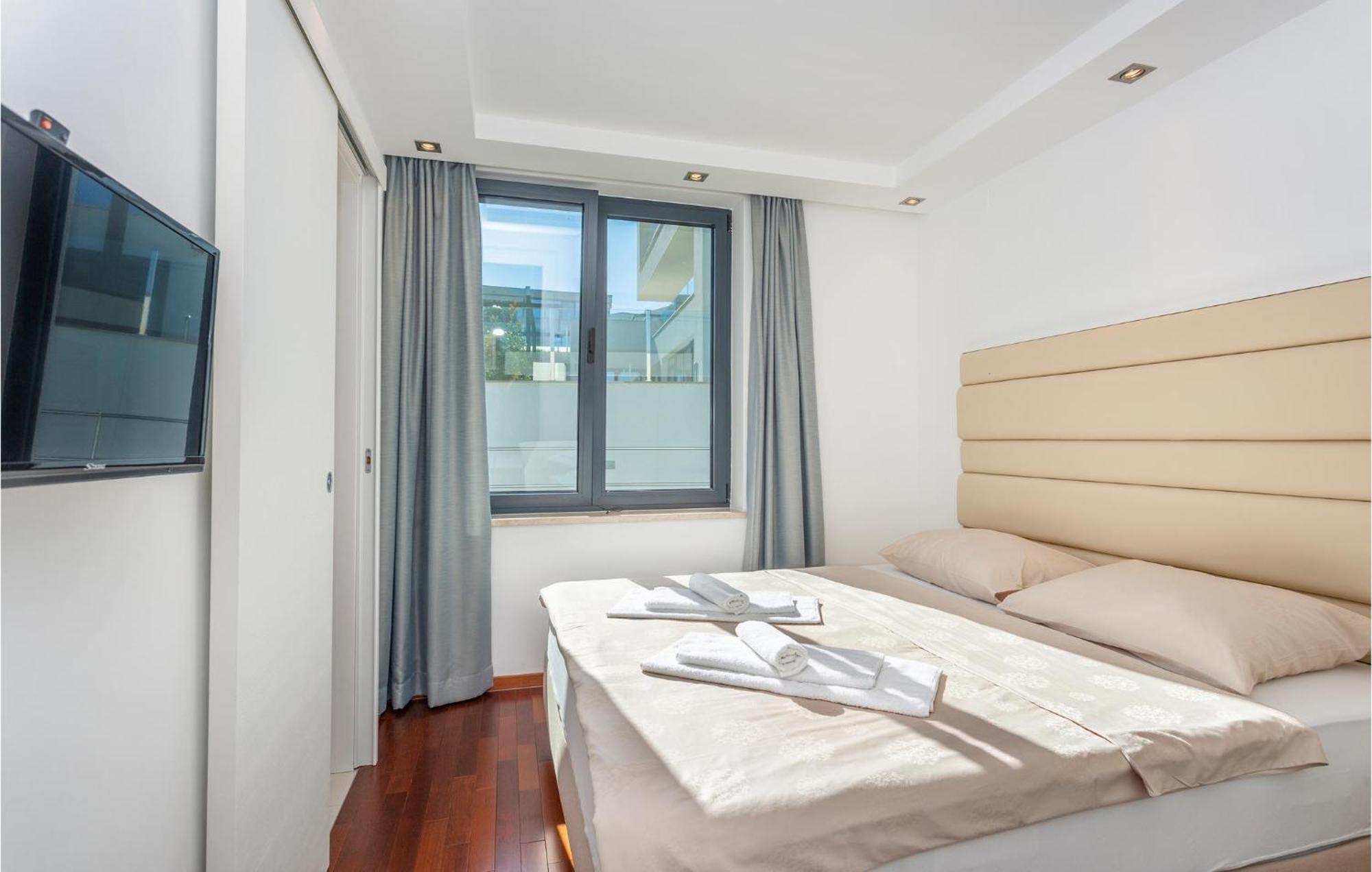 Stunning Apartment In Malinska With Kitchen Esterno foto