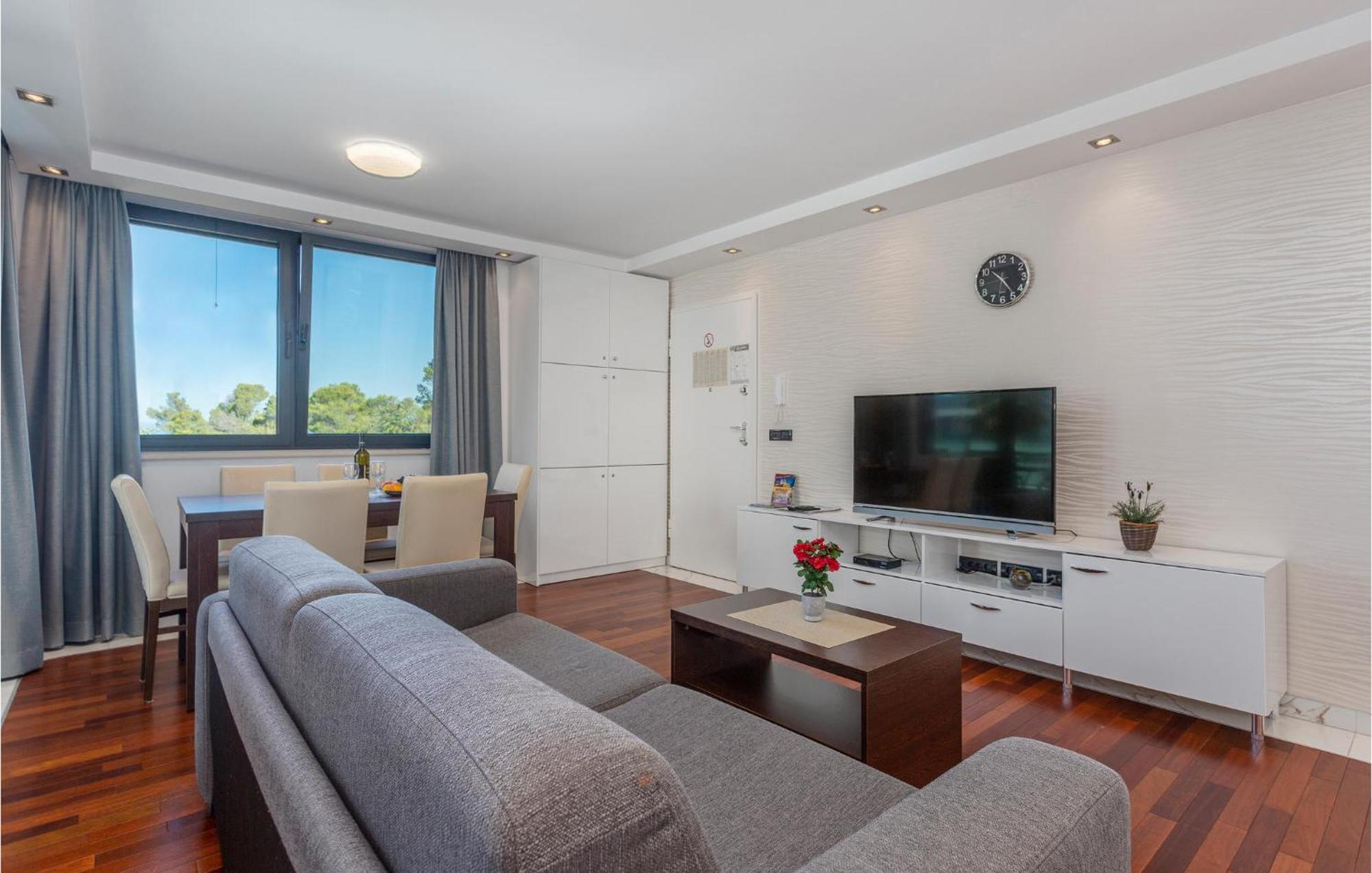 Stunning Apartment In Malinska With Kitchen Esterno foto